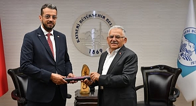 Kayseri Dünya Sahnesinde! Dev Spor Zirvesinin Ev Sahipliği Bayrağı Büyükkılıç’a Teslim Edildi