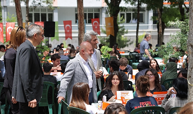 Koca Burger Sümer Fen Lisesi’nde! Başkan Çolakbayrakdar Gençlerle Buluştu