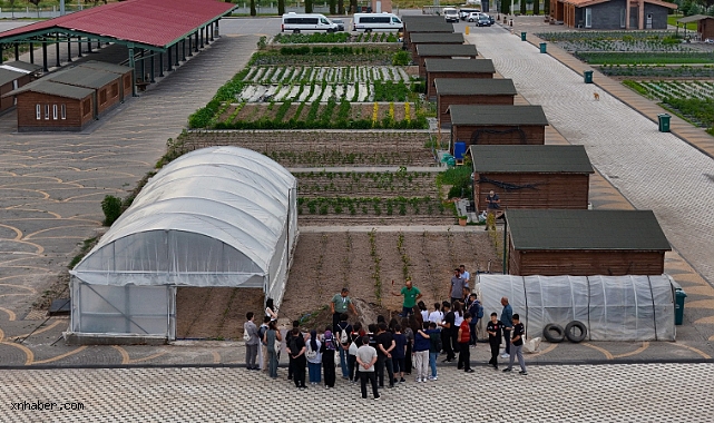 TÜBİTAK Projesi Kapsamında 30 Öğrenci Doğal Ürünler Bahçesi'ni Keşfetti