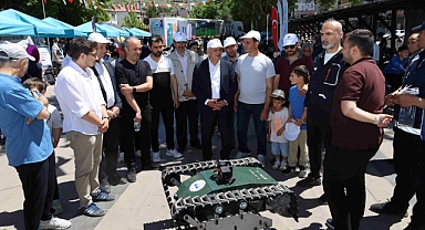 Yahyalı'da Teknoloji Festivali Coşkusu! Bilim, Robotlar ve Uzay Deneyimi Büyük İlgi Gördü