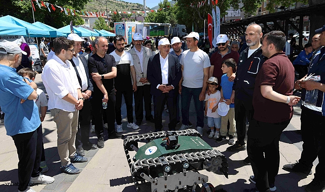Yahyalı'da Teknoloji Festivali Coşkusu! Bilim, Robotlar ve Uzay Deneyimi Büyük İlgi Gördü