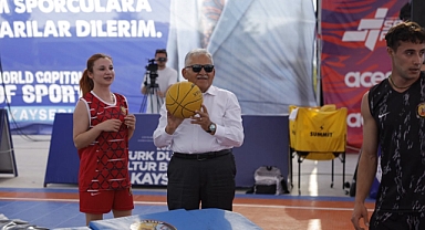 Başkan Büyükkılıç, FIBA 3x3 Lite Quest 2026 Turnuvası'nda sporcularla buluştu