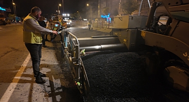 Büyükşehir'den Yoğunburç Alt Geçidi'nde Gece Yarısı Asfalt Mesaisi