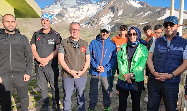 Erciyes'te zirve heyecanı: 35 dağcı zirveye ulaştı