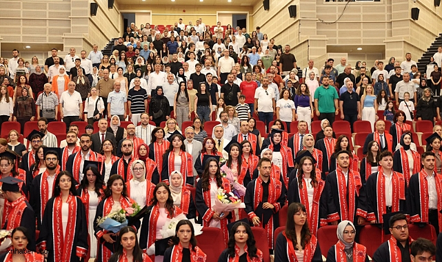 ERÜ Edebiyat Fakültesi 39. dönem mezunlarını uğurladı