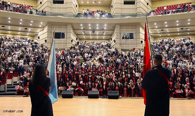 ERÜ Eğitim Fakültesi'nde Mezuniyet Coşkusu: 400 Yeni Öğretmen Meslek Hayatına Uğurlandı
