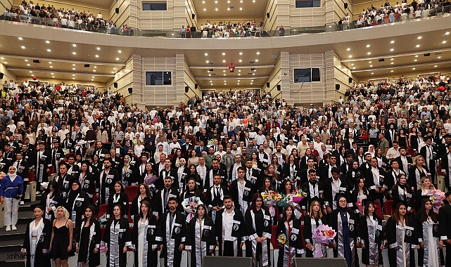 ERÜ İletişim Fakültesi 415 Mezununu Uğurladı