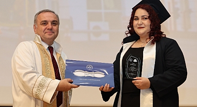 ERÜ Mimarlık Fakültesi'nde Mezuniyet Coşkusu: 134 Öğrenci Diploma Aldı