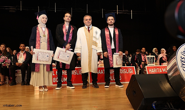 ERÜ Mühendislik Fakültesi'nde mezuniyet heyecanı: 702 öğrenci diplomalarını aldı