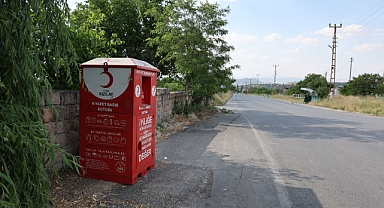 Hacılar'da kıyafet bağış kutuları vatandaşların hizmetine sunuldu
