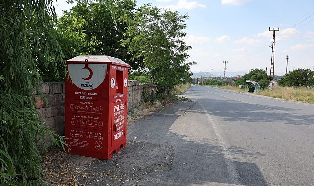Hacılar'da kıyafet bağış kutuları vatandaşların hizmetine sunuldu