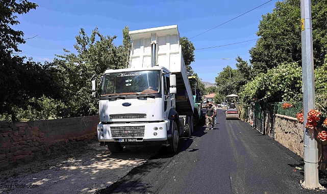 Yahyalı İsmet Mahallesi'nde sıcak asfalt serimi başladı